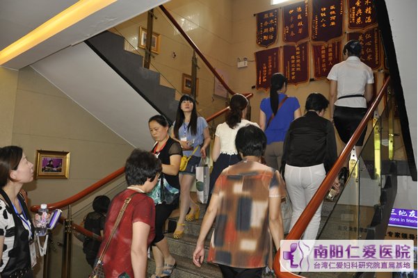 南阳市护理学会理事长郑煜女士莅临我院指导工作并给予高度评价